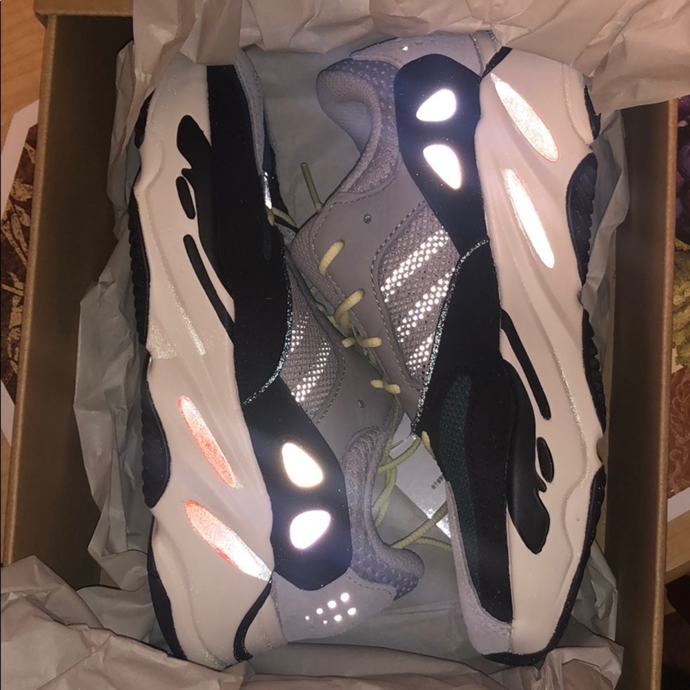 Yeezy Wave Runner 700 Kids Size 2Y